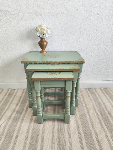 Mobila reconditionata-mic mobilier - Set măsuțe cafea di lemn vintage.
