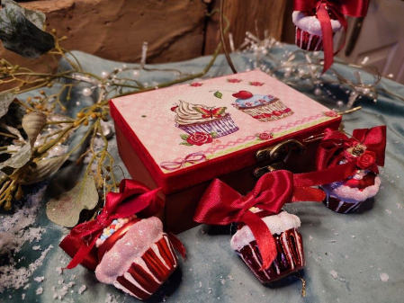 Craciun-globuri si decoratiuni hand made - Set 4 globuri+cutie-Sweetie