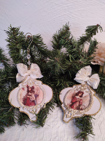 Crăciun Vintage – Globuri și Decorațiuni Handmade cu Suflet și Patina Timpului - Set globuri decorative vintage cu îngeri și aripi aurii