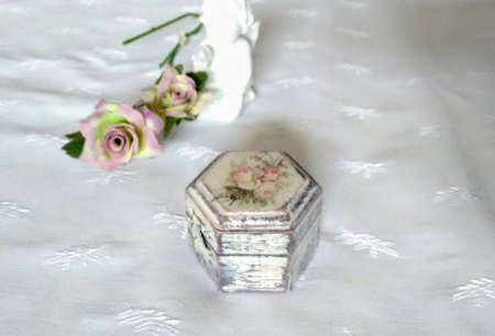 Set tava si cutiuta Shabby Roses [2]