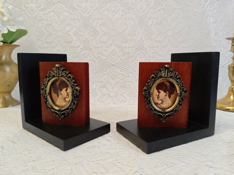 Suporturi de cărți din lemn masiv Regina Maria [1]