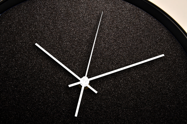 Ceas de perete, pentru living, birou sau showroom, Glitter argintiu pe fond negru [3]