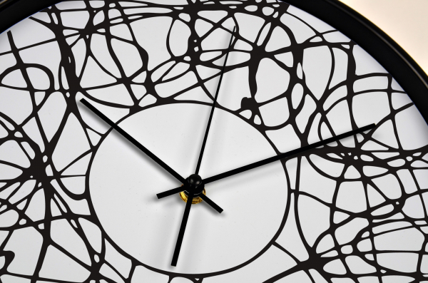 Ceas de perete, pentru living, birou sau showroom, O incurcatura eleganta/fundal alb [3]