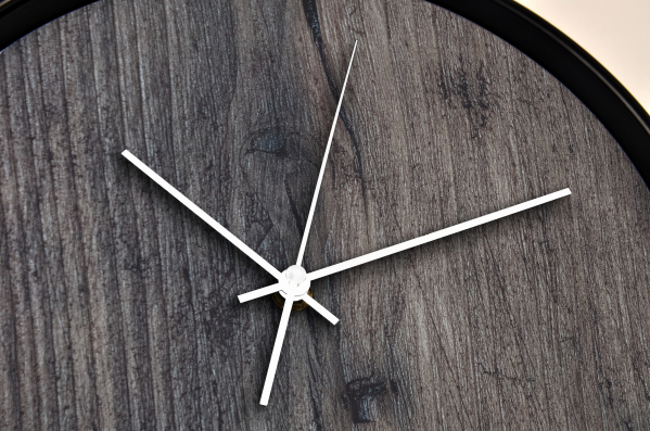 Ceas de perete, pentru living, birou sau showroom, Sectiune lemn [2]