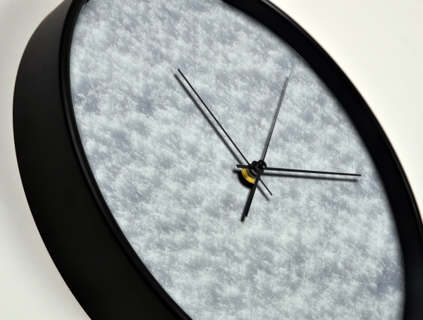 Ceas de perete, pentru living, birou sau showroom, Zapada alba, proaspat asternuta [3]