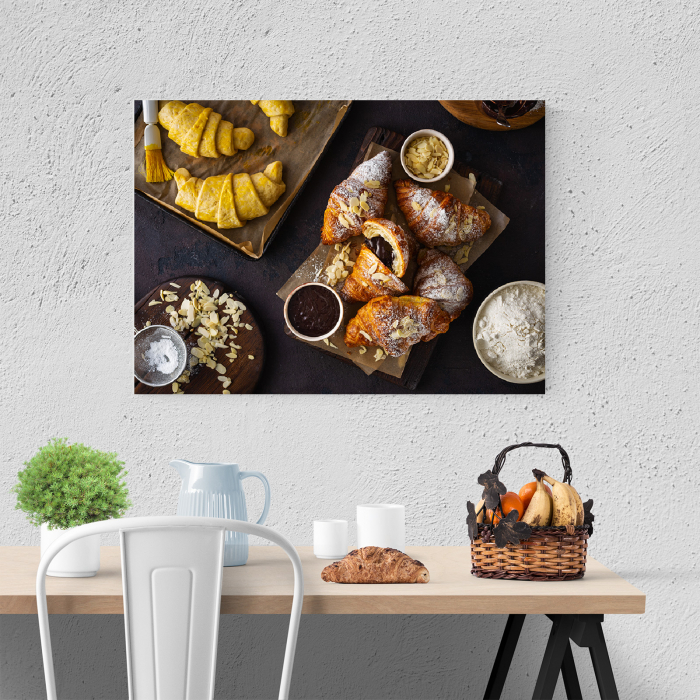 Tablou canvas bucatarie, Cornuri cu ciocolata proaspete [4]