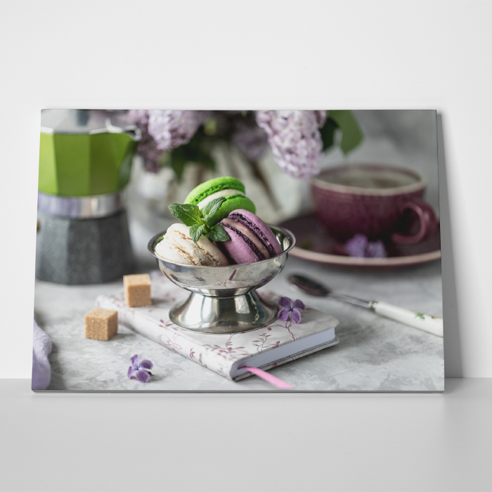 Tablou canvas bucatarie, Macarons in cupa de inghetata [3]