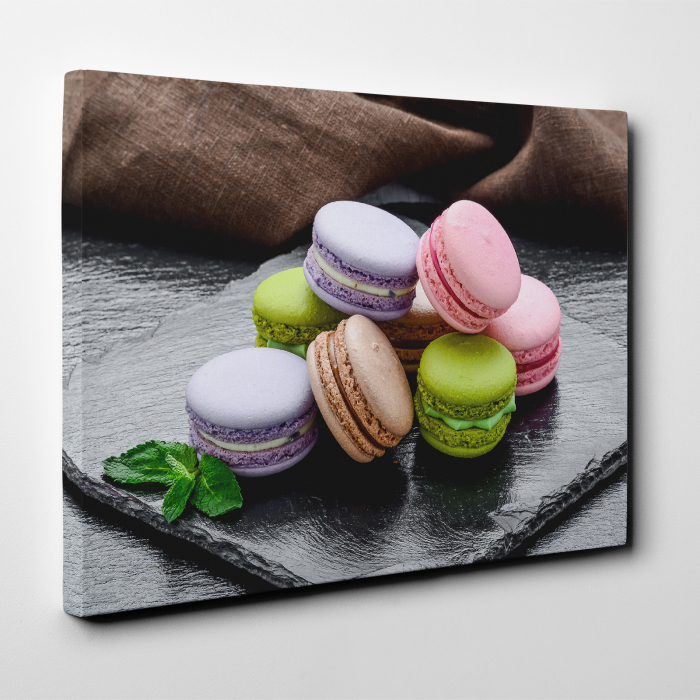 Tablou canvas bucatarie, Macarons pe platou [2]