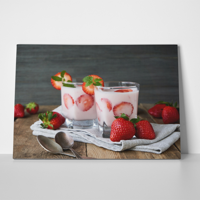 Tablou canvas bucatarie, Milkshake cu capsuni [3]