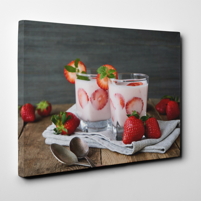 Tablou canvas bucatarie, Milkshake cu capsuni [2]