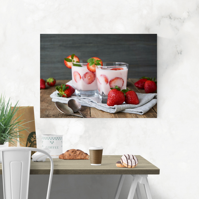 Tablou canvas bucatarie, Milkshake cu capsuni [4]