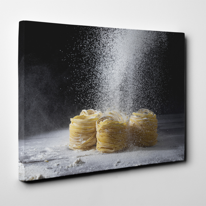 Tablou canvas bucatarie, Paste tagliatelle in faina [2]