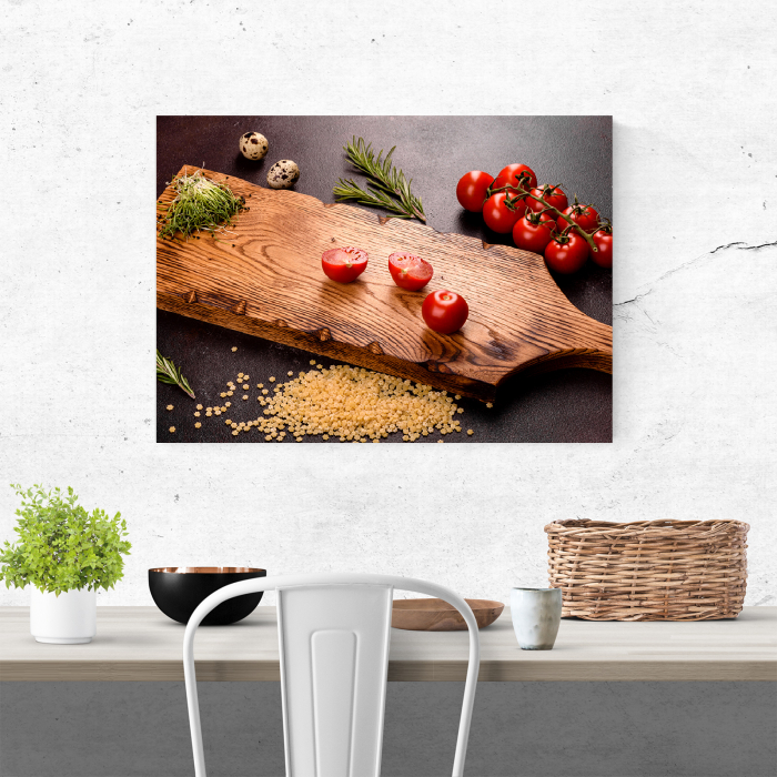 Tablou canvas bucatarie, Rosii pe tocator [4]