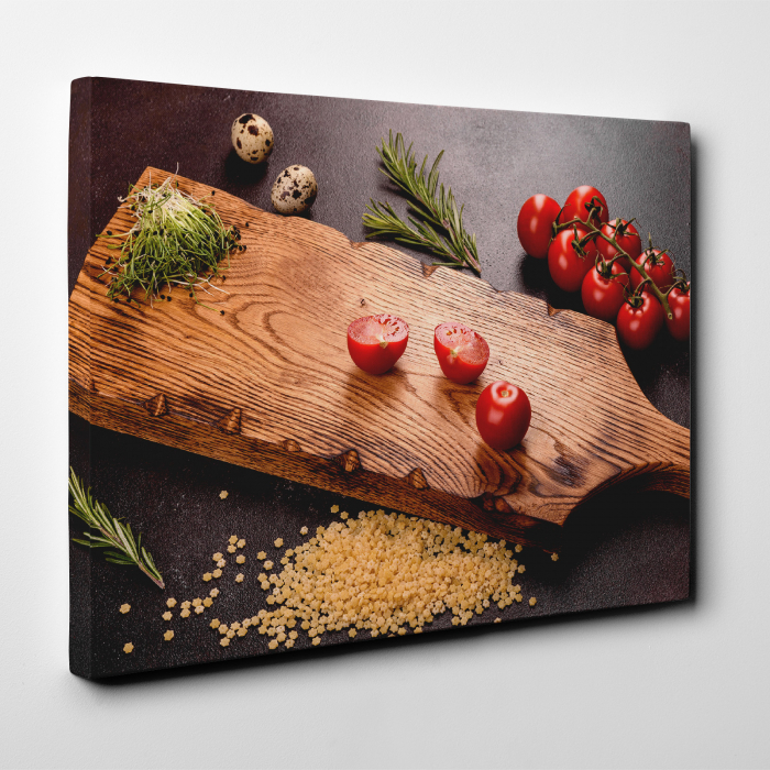 Tablou canvas bucatarie, Rosii pe tocator [2]