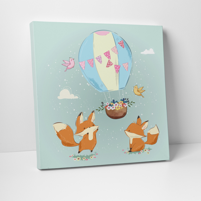 Tablou canvas cu desene pentru camera copiilor, Vulpitele se joaca cu un balon cu aer cald [3]