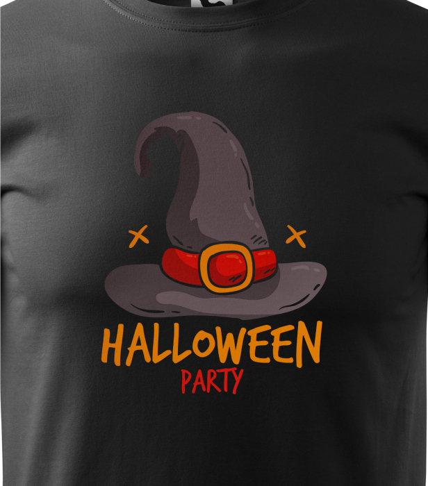 Model imbracat in tricou Halloween Witch Party Hat pe fundal negru [3]
