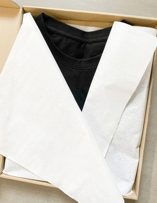 Tricou pentru pescarii amatori si profesionisti, idee de cadou, Only Dead Fish Go With The Flow [3]