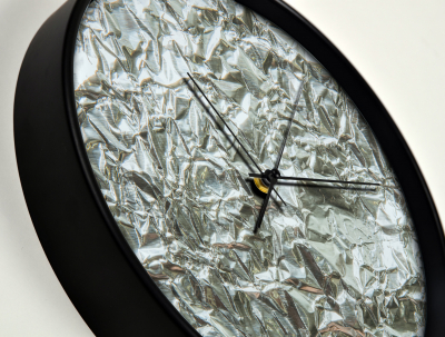 Ceas de perete, pentru living, birou sau showroom, Fundal folie aluminiu sifonata [2]