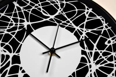 Ceas de perete, pentru living, birou sau showroom, O incurcatura eleganta/fundal negru [2]