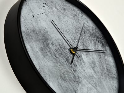 Ceas de perete, pentru living, birou sau showroom, Perete in stil industrial [1]