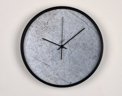 Ceasuri Moderne - Ceas de perete, pentru living, birou sau showroom, Placa de lemn cu lovituri si zgarieturi
