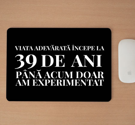 Mousepad cu mesaj aniversar, Viata adevarata incepe la [1]