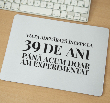 Mousepad - Mousepad cu mesaj aniversar, Viata adevarata incepe la
