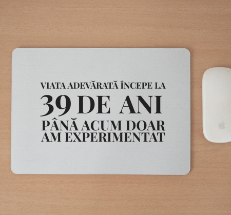 Mousepad cu mesaj aniversar, Viata adevarata incepe la [1]