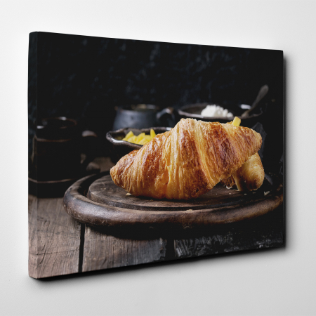 Tablou canvas bucatarie, Croisant proaspat scos de la cuptor [1]