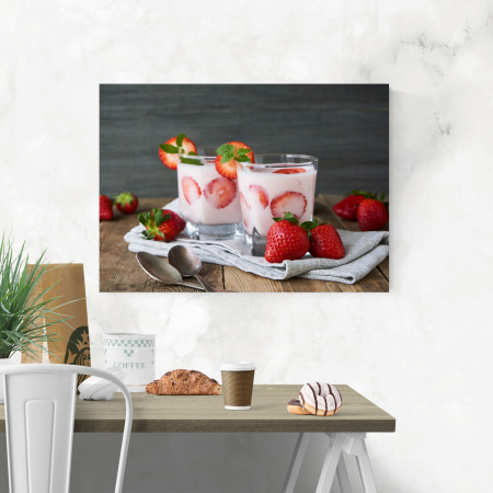 Tablou canvas bucatarie, Milkshake cu capsuni [3]