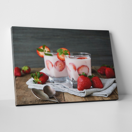 Tablouri canvas Bucatarie - Tablou canvas bucatarie, Milkshake cu capsuni