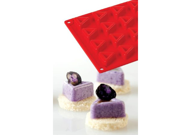 Forma Silicon Savarin Triunghi Mignon 3x3xh1.35 cm, 28 cavitati [2]