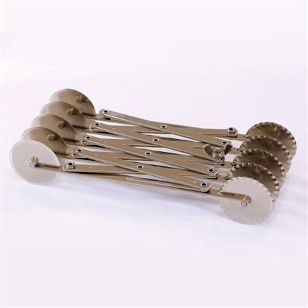Brutarie, Patiserie - Ustensile - Cutit Inox Extensibil cu Lame Circulare, 5 Netede si 5 Festonate