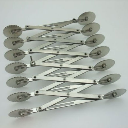 Brutarie, Patiserie - Ustensile - Cutit inox Extensibil cu Lame Circulare, 7 Netede si 7 Festonate