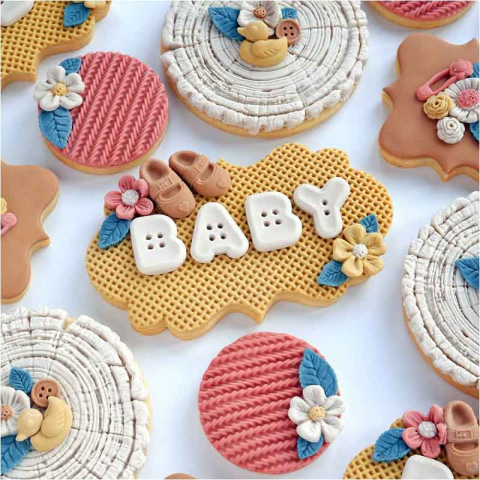 Mulaj Silicon Alfabet Stil Nasturi, H 2.2 cm [3]