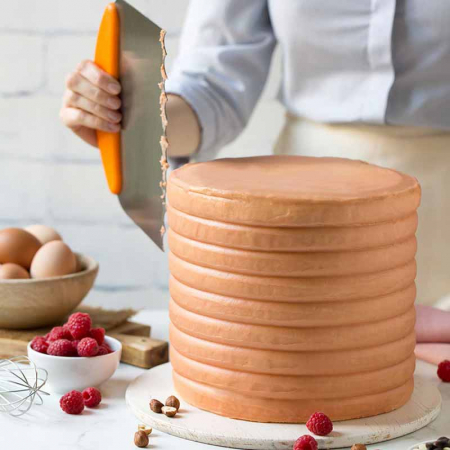 Brutarie, Patiserie - Ustensile - Racleta Nivelare Tort cu Maner din Plastic si Lama Inox Wave, 22.5x11 cm