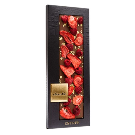 Ciocolată cu aur 23k - Ciocolata artizanala chocoMe cu lapte 40%, cu foite de aur 23 karate, zmeura, felii de capsuni liofilizata