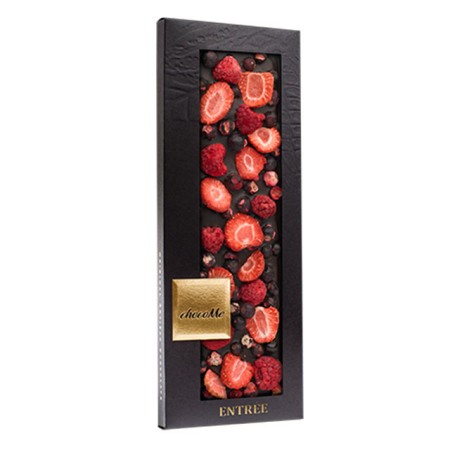 Ciocolate - Ciocolata artizanala chocoMe neagra 66% cu zmeura, capsuni si coacaze negre liofilizate