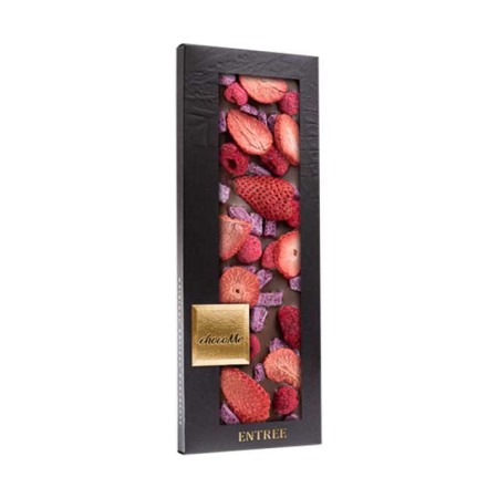 Cu fructe - Tableta de ciocolata artizanala chocoMe cu lapte cu zmeura, capsuni si iaurt de coacaze negre 110g