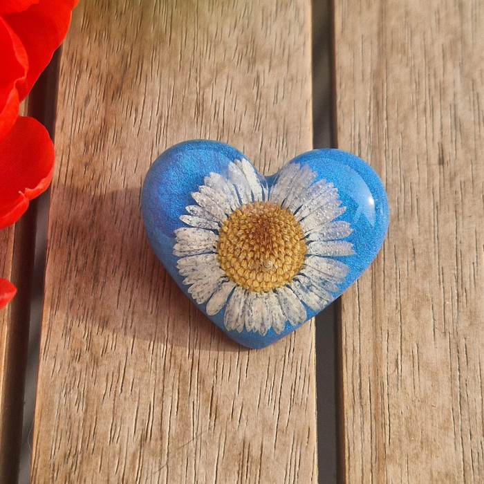 Broșă cu floarea de bănuți [2]