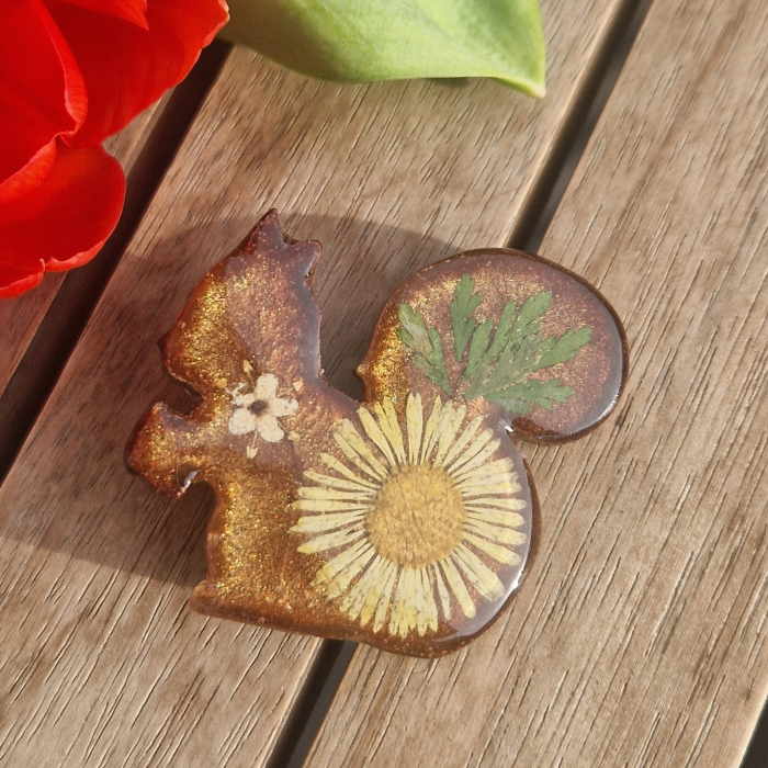 Broșă cu floarea de bănuți - veveriță [2]