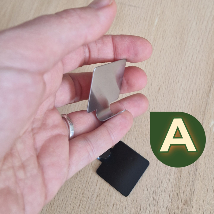 Fém akasztók tárolókosarakhoz [2]