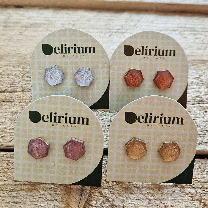 Cercei punct cu șurub din lemn - hexagon, culori metalizate [1]