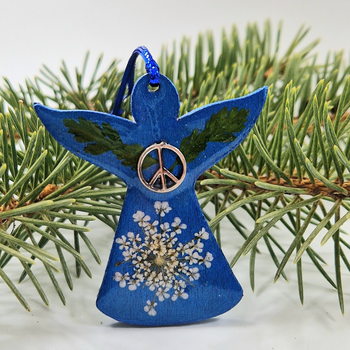 Karácsonyi angyaldísz – Igazi virágokkal, fából [1]