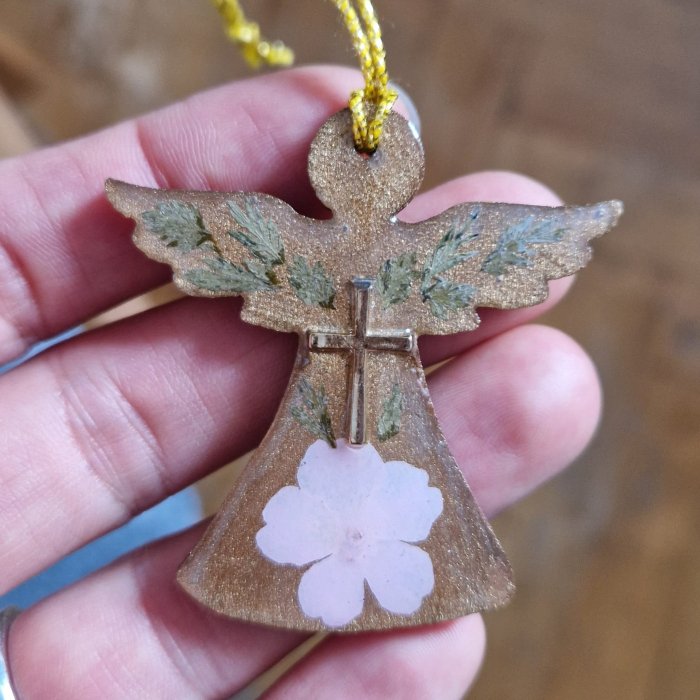 Karácsonyi angyaldísz – Igazi virágokkal, fából [2]