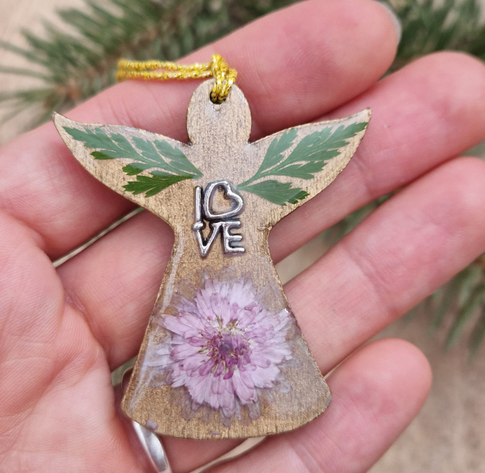 Karácsonyi angyaldísz – Igazi virágokkal, fából [2]
