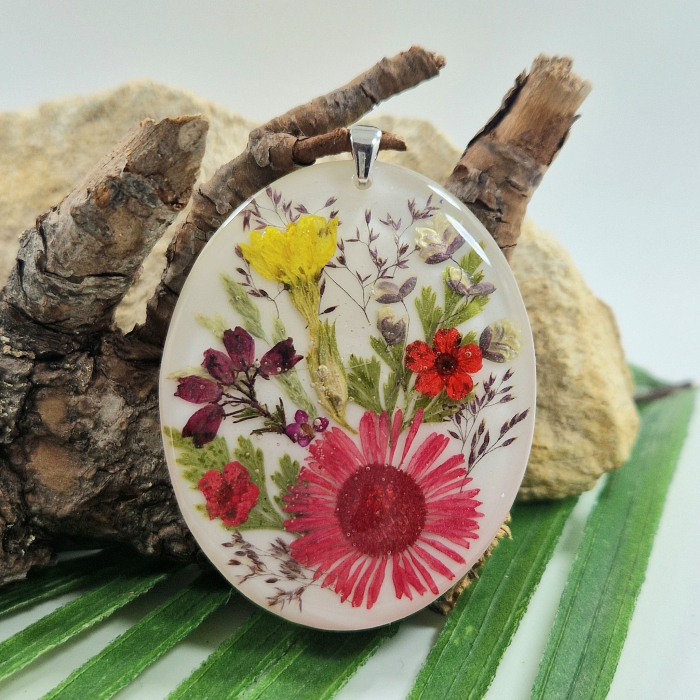 Vadvirágos ezüst medál [1]