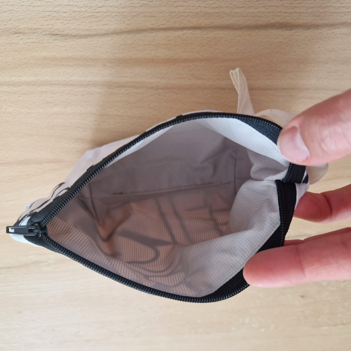 Nasi-tasi cipzárral - fehér-fekete [2]