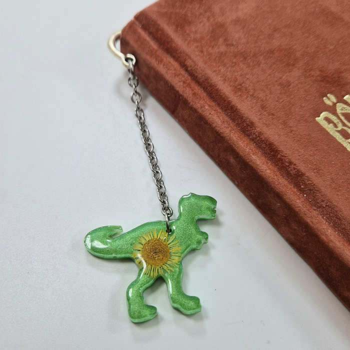 Semn de carte cu floarea de bănuți [3]