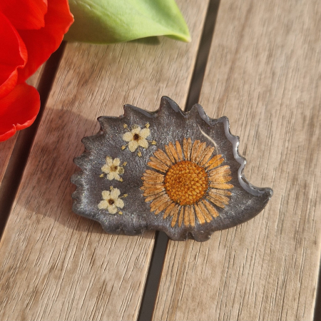 Broșă cu floarea de bănuți - arici [1]